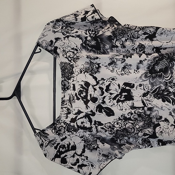 Carol Rose Black and White Blouse (M) - Picture 7 of 12